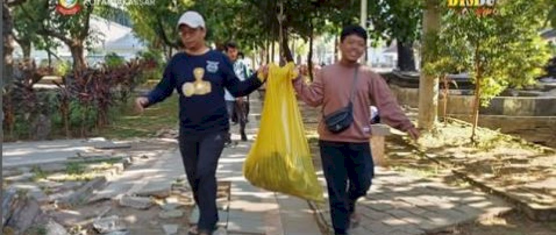 Dinas Kebudayaan Makassar Turun ke Taman Macan pada World Cleanup Day 2025, Ajak Warga Pelihara Ruang Publik
