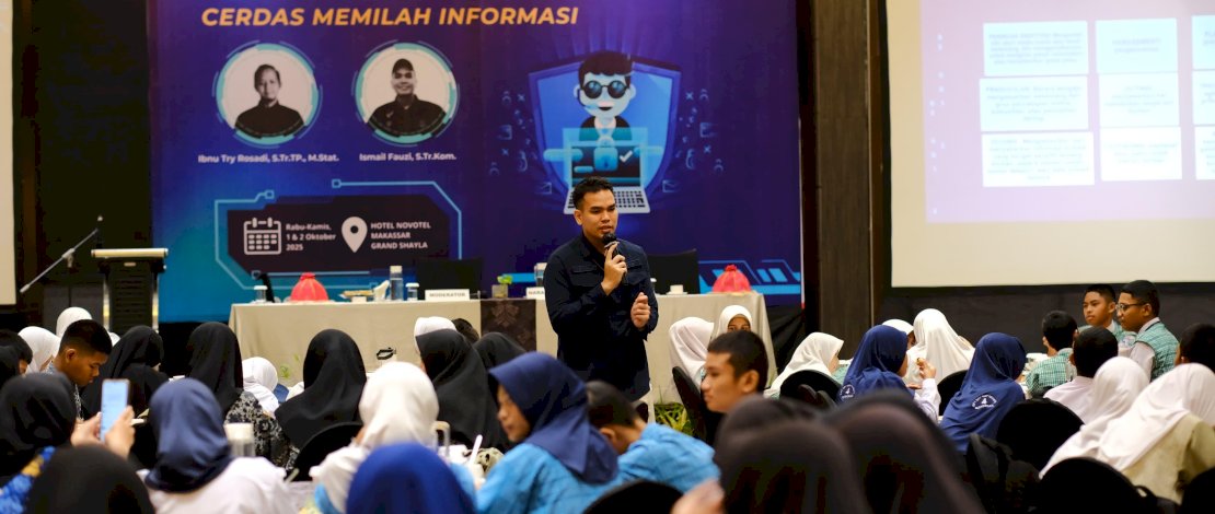 Diskominfo Kota Makassar menggelar program Kampanye Literasi Keamanan Siber (KLiKS) dengan tema &ldquo;Cerdas Memilah Informasi&rdquo; bagi peserta didik Sekolah Menengah Pertama (SMP).
