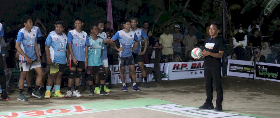 Open Turnamen Bola Voli Manisa Cup III di Kelurahan Manisa, Kecamatan Baranti. Ajang bergengsi ini resmi dibuka oleh Bupati Sidrap, H. Syaharuddin Alrif, Rabu malam (1/10/2025).