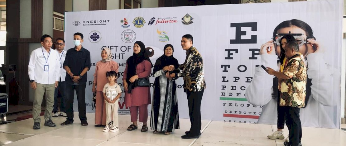 IHGMA Sulsel dan Lions Club Makassar Mammiri Bagikan 500 Kacamata Gratis untuk Lansia Mandiri IHGMA Sulsel dan Lions Club Makassar Mammiri Bagikan 500 Kacamata Gratis untuk Lansia Mandiri