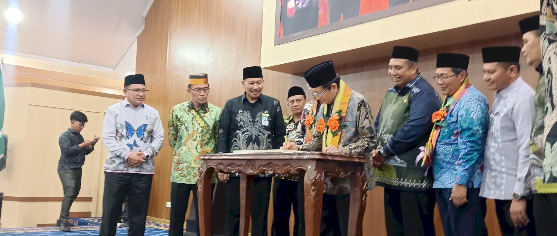 Menteri Agama RI, Prof. Nasaruddin Umar, melakukan Kick Off Program Pemberdayaan Masyarakat Berbasis Zakat dan Wakaf di Kabupaten Maros, Sabtu, 4 Oktober 2025.