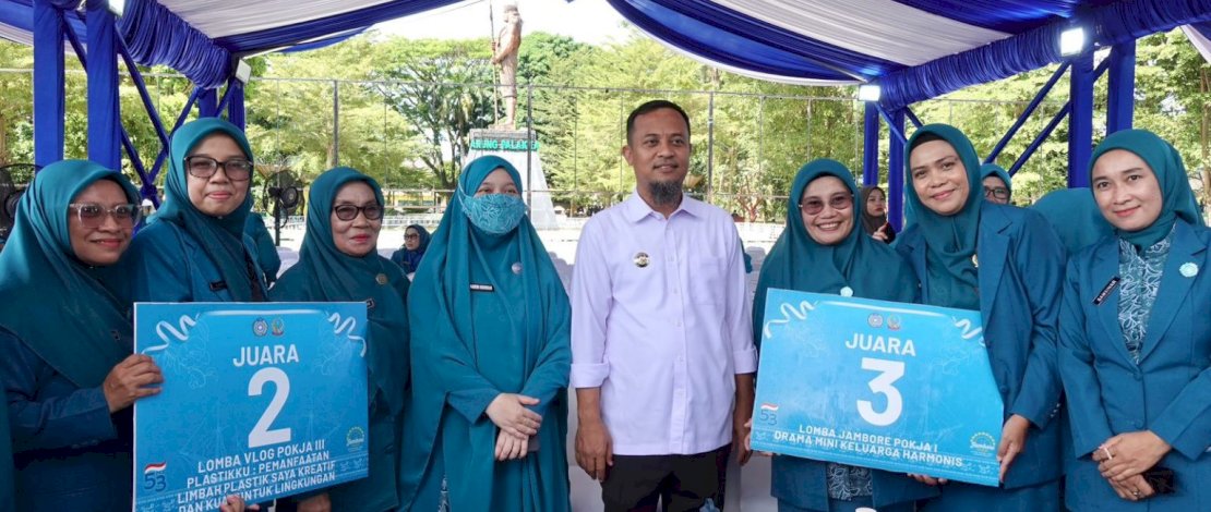 Tim Penggerak PKK Kabupaten Luwu Timur kembali mengharumkan nama daerah dengan meraih empat juara pada peringatan Hari Kesatuan Gerak (HKG) PKK ke-53 dan Jambore PKK Tingkat Provinsi Sulawesi Selatan tahun 2025, di Lapangan Merdeka Bone, Sabtu, 4 Oktober 2025.
