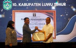 Bentuk Posbankum di Seluruh Desa/Kelurahan, Bupati Ibas Dianugerahi Penghargaan dari Kemenkumham Sulsel