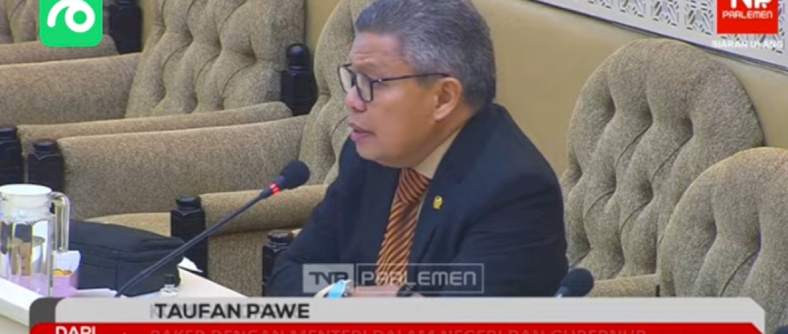 Taufan dalam rapat kerja bersama DPR RI, Menteri Dalam Negeri, para gubernur, dan bupati se-Indonesia yang digelar di Gedung DPR, Selasa (7/10/2025).