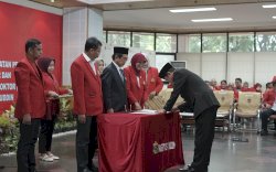 Rektor Unhas Lantik 48 Pejabat Baru, Serahkan SK Profesor dan Sambut Dosen Lulusan Doktor