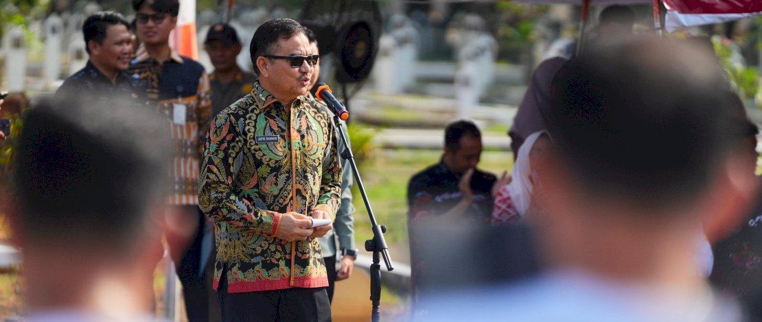 Jufri Rahman saat menghadiri kegiatan Temu Bhakti Seribu Pilar-pilar Sosial Provinsi Sulsel yang dirangkaikan dengan peringatan HUT ke-16 TKSK, di Taman Makam Pahlawan, Jalan Urip Sumohardjo, Makassar, Jumat, 10 Oktober 2025.
