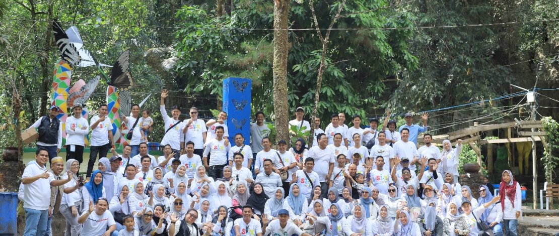 Suasana penuh keakraban dan nostalgia mewarnai Family Gathering Alumni SMUN 6 Makassar Angkatan 2002 yang digelar di Permandian Air Terjun Bantimurung, Kabupaten Maros, Sabtu, 11 Oktober 2025.