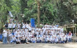 Ratusan Alumni SMUN 6 Makassar 2002 Meriahkan Family Gathering di Air Terjun Bantimurung
