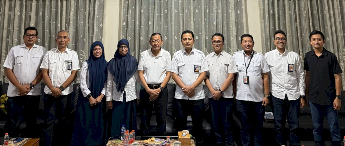 Hamka B Kady bersama Kepala Balai Besar Wilayah Sungai Pompengan dan jajaran, di Makassar, Rabu, 15 Oktober 2025. Hamka B Kady bersama Kepala Balai Besar Wilayah Sungai Pompengan dan jajaran, di Makassar, Rabu, 15 Oktober 2025.