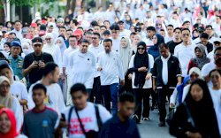 Gubernur Andi Sudirman Lepas Puluhan Ribu Peserta Jalan Sehat Anti Mager Peringatan 356 Tahun Sulsel