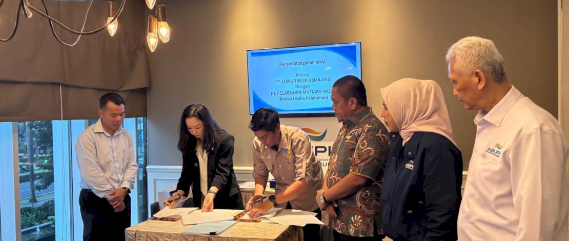 Bupati Luwu Timur, Irwan Bachri Syam, menyaksikan langsung penandatanganan Nota Kesepahaman (MoU) pembangunan fasilitas pelabuhan antara PT Luwu Timur Gemilang dengan BUP PT Pelabuhan Mutiara Indah, Kamis, 25 September 2025, di Penang Bistro Pakubuwono, Jakarta Selatan.