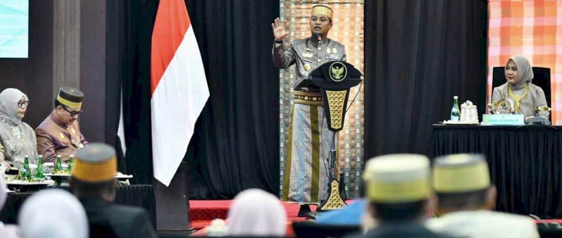 Gubernur Sulsel Andi Sudirman Sulaiman memaparkan berbagai capaian strategis serta target pembangunan yang akan menjadi fokus Pemprov ke depan.pada rapat paripurna DPRD 356 tahun Sulawesi Selatan di Ruang Pola, Kantor Gubernur Sulsel, Jalan Urip Sumoharjo, Kota Makassar, Minggu (19/10/2025) kemarin.