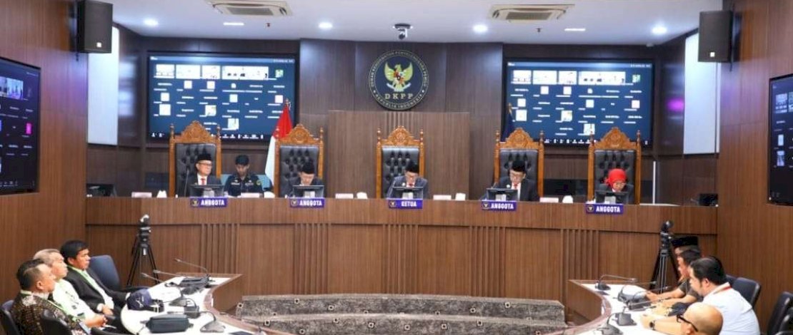 Suasana sidang Kode Etik Penyelenggara Pemilu (KEPP) di Ruang Sidang DKPP, Jakarta, Selasa (21/10/2025). (Foto: Humas DKPP)