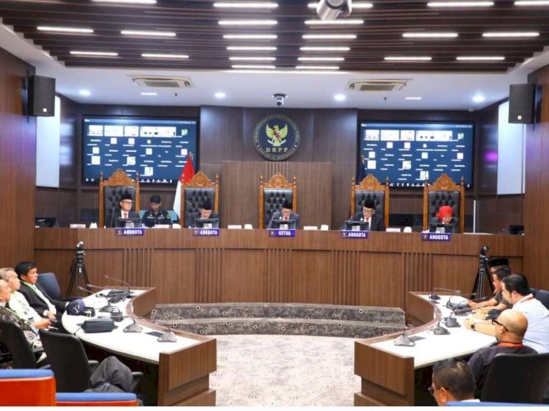 Lima Komisioner KPU Pusat Dijatuhi Sanksi Etik Terkait Penggunaan Jet Pribadi Mewah