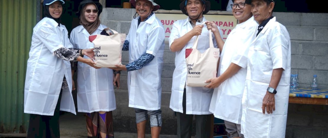 Bupati Luwu Timur, Irwan Bachri Syam bersama Ketua TP PKK dr Ani Nurbani dan rombongan Pandu Juara Lutim melakukan kunjungan kerja ke Kabupaten Blitar, Jawa Timur, Senin - Selasa, 20 - 21 Oktober 2025.