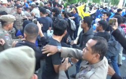 Unjuk Rasa Mahasiswa Soal Jual Beli Bantuan Alsintan di Bone Berakhir Ricuh