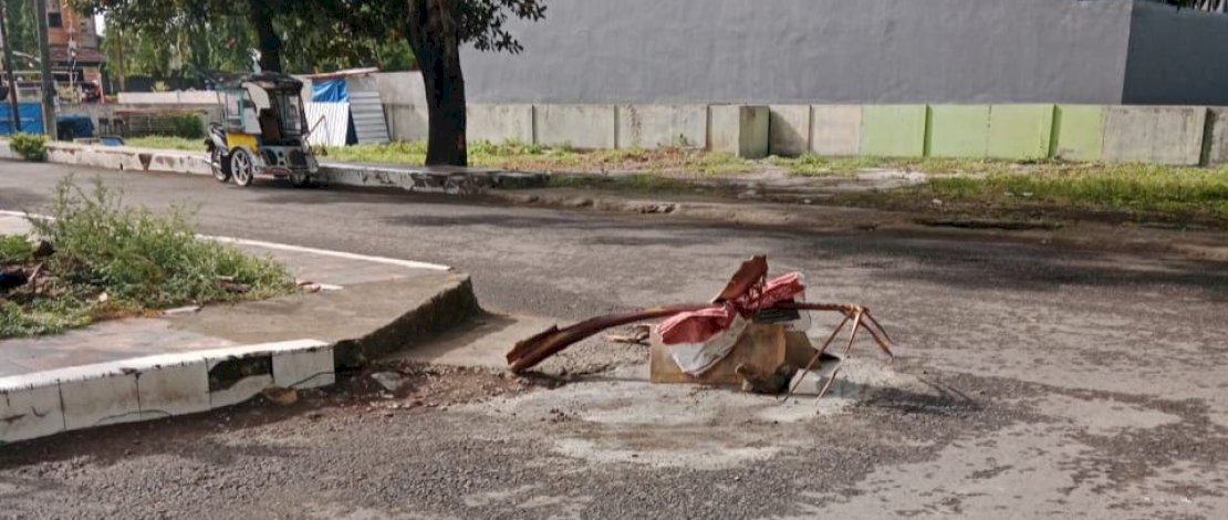 Instruksi Bupati Takalar, PUPR Perbaiki Jalan Berlubang di Kelurahan Kalabbirang