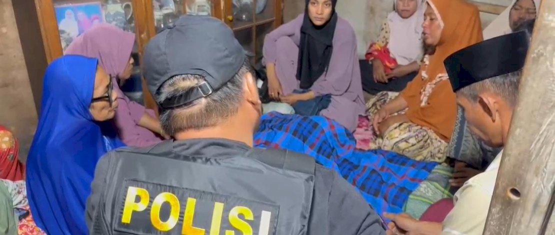 Seorang nelayan di Kabupaten Kepulauan Selayar, Sulawesi Selatan, Misihaji (50 tahun), yang sempat dilaporkan hilang, akhirnya ditemukan dalam keadaan meninggal dunia dengan posisi kaki tersangkut di karang, Kamis malam, 23 Oktober 2025. Seorang nelayan di Kabupaten Kepulauan Selayar, Sulawesi Selatan, Misihaji (50 tahun), yang sempat dilaporkan hilang, akhirnya ditemukan dalam keadaan meninggal dunia dengan posisi kaki tersangkut di karang, Kamis malam, 23 Oktober 2025.