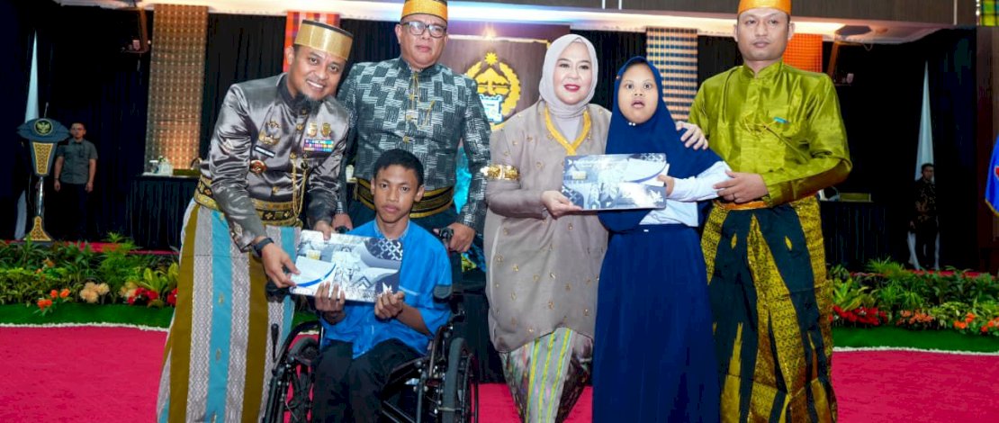 902 Siswa Disabilitas Dapat Bantuan Tabungan Pendidikan dari Gubernur Sulsel  902 Siswa Disabilitas Dapat Bantuan Tabungan Pendidikan dari Gubernur Sulsel