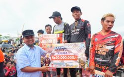 Tutup Grand Final Katinting Race 2025, Gubernur Sulsel: Ajang Budaya Maritim Harus Dilestarikan Tutup Grand Final Katinting Race 2025, Gubernur Sulsel: Ajang Budaya Maritim Harus Dilestarikan