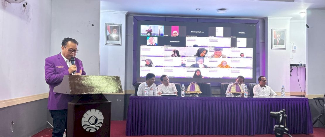 Jurusan Bahasa dan Sastra Indonesia Fakultas Bahasa dan Sastra Universitas Negeri Makassar (JBSI FBS UNM) menyelenggarakan Webinar Nasional Bulan Bahasa 2025 dengan tema Sinergi Akademisi, Pemerintah, dan Komunitas Global dalam Momentum Internasionalisasi Bahasa Indonesia sebagai Bahasa Resmi UNESCO. Jurusan Bahasa dan Sastra Indonesia Fakultas Bahasa dan Sastra Universitas Negeri Makassar (JBSI FBS UNM) menyelenggarakan Webinar Nasional Bulan Bahasa 2025 dengan tema Sinergi Akademisi, Pemerintah, dan Komunitas Global dalam Momentum Internasionalisasi Bahasa Indonesia sebagai Bahasa Resmi UNESCO.