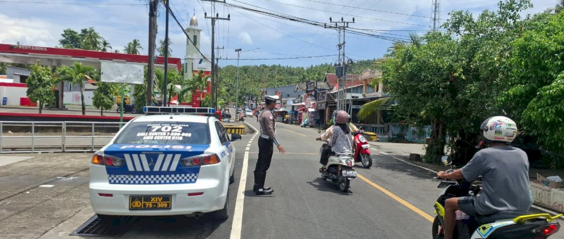 Satuan Lalu Lintas Polres Kepulauan Selayar kini mengedepankan langkah-langkah preventif dan preemtif dalam menjaga keamanan, keselamatan, ketertiban, dan kelancaran lalu lintas. Satuan Lalu Lintas Polres Kepulauan Selayar kini mengedepankan langkah-langkah preventif dan preemtif dalam menjaga keamanan, keselamatan, ketertiban, dan kelancaran lalu lintas.