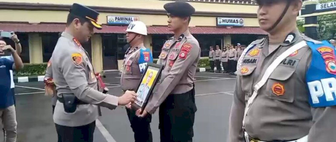 Polrestabes Makassar Pecat Anggota yang Mangkir Enam Bulan Polrestabes Makassar Pecat Anggota yang Mangkir Enam Bulan