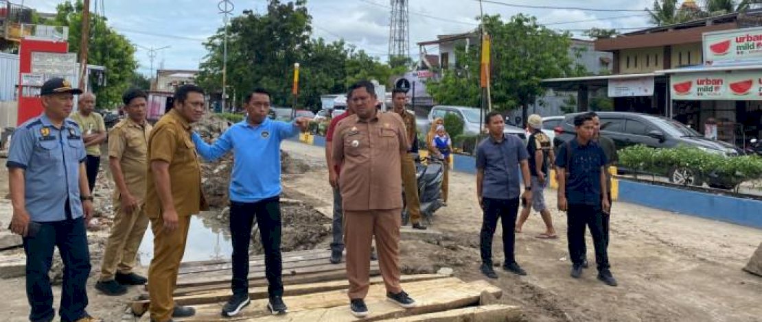 Cegah Banjir, Bupati Sidrap Turun Langsung Awasi Pengerukan Drainase di Pangkajene Cegah Banjir, Bupati Sidrap Turun Langsung Awasi Pengerukan Drainase di Pangkajene