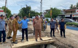Cegah Banjir, Bupati Sidrap Turun Langsung Awasi Pengerukan Drainase di Pangkajene Cegah Banjir, Bupati Sidrap Turun Langsung Awasi Pengerukan Drainase di Pangkajene