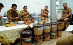 Camat Wajo Dorong Lurah dan Pelaku Usaha Wujudkan Kawasan Bersih Lewat Pengelolaan Sampah Terpadu Camat Wajo Dorong Lurah dan Pelaku Usaha Wujudkan Kawasan Bersih Lewat Pengelolaan Sampah Terpadu