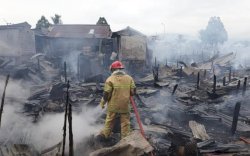 Korban Kebakaran di Luwu Timur Terima Bantuan Logistik dan Layanan Psikososial dari Kemensos