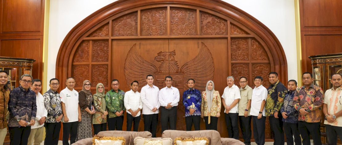 Gubernur Sulsel Andi Sudirman Sulaiman melakukan audiens dengan Menteri Pertanian (Mentan) RI Andi Amran Sulaiman, di Kantor Kementerian Pertanian RI, Kamis, 30 Oktober 2025.
