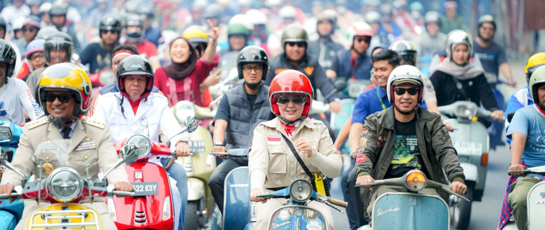 Dalam semangat memperingati Hari Sumpah Pemuda ke-97, Gubernur dan Wakil Gubernur Sulsel, Andi Sudirman Sulaiman dan Fatmawati Rusdi, nampak antusias menghadiri rangkaian tudang sipulung pemuda Sulsel dan pawai vespa dan OKP di CPI Makassar, Selasa, 28 Oktober 2025.