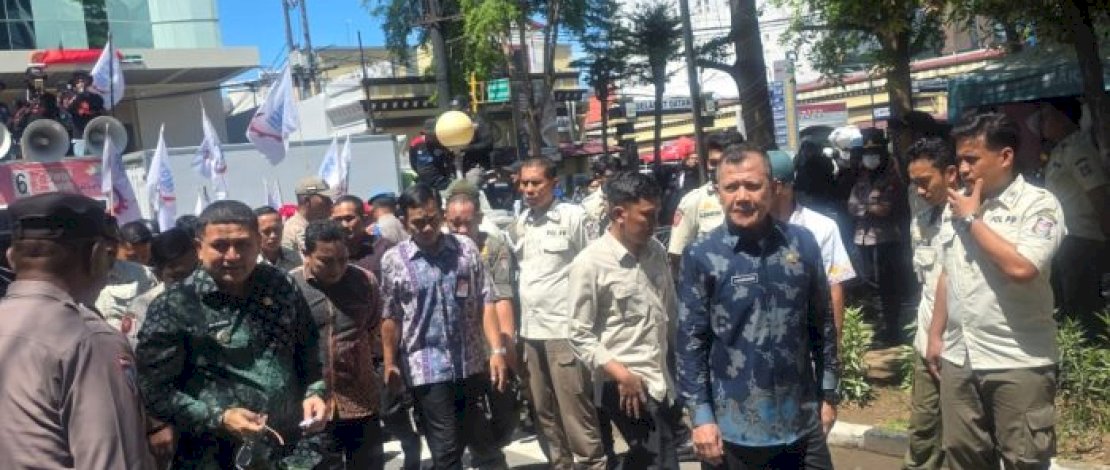 Kesbangpol Makassar Kawal Langsung Dialog Buruh FSPMI dengan Wali Kota Terkait UMK 2025