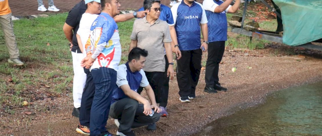 Kemilau Danau Matano di Sorowako, Kecamatan Nuha, kembali memukau rombongan Delegasi Universitas Sains Islam Malaysia (USIM)/Kolej Permata Insan (KPI) dan Universitas Muslim Indonesia (UMI) Makassar, yang berkunjung ke Kabupaten Luwu Timur, Minggu, 2 November 2025.