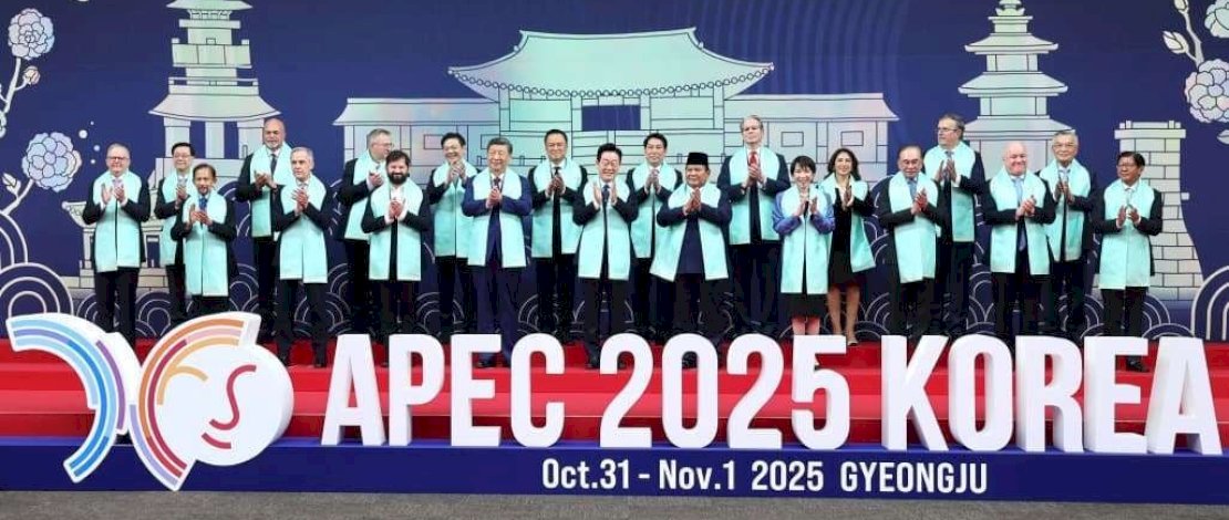 Presiden Prabowo menghadiri APEC Economic Leader's Meeting di Gyeongju, Korea Selatan, Sabtu, 1 November 2025.
