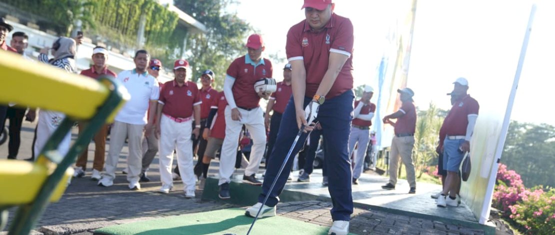 Wali Kota Makassar Munafri Arifuddin secara resmi membuka Mayor's Cup Golf Tournament yang digelar Dinas Pemuda dan Olahraga (Dispora) Kota Makassar di Lapangan Golf Padivalley, Minggu (2/11/2025). 