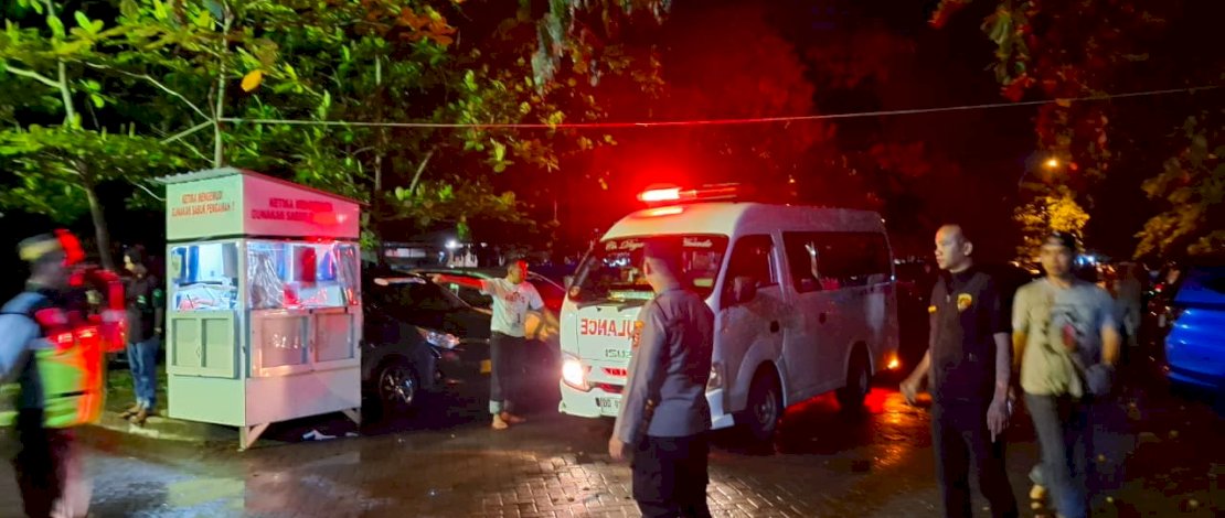 Seorang sopir taksi bernama Iskandar Djamil (46) ditemukan meninggal dunia di dalam mobilnya saat tengah menunggu giliran panggilan penumpang di Bandara Internasional Sultan Hasanuddin.