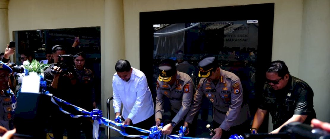 Peresmian Gedung Sentra Pelayanan Kepolisian Terpadu (SPKT) dan Pelayanan Surat Keterangan Catatan Kepolisian (SKCK) Parama Satwika. 
