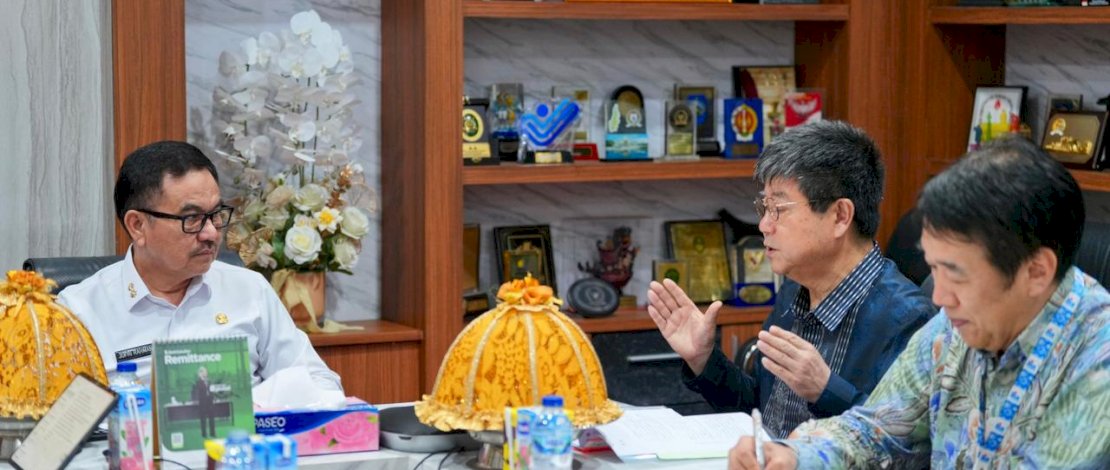 Sekretaris Daerah Provinsi Sulsel Jufri Rahman menerima audiensi Konsulat Jenderal Jepang di Makassar, Ohashi Koichi, di Ruang Rapat Sekda, Rabu, 5 November 2025.