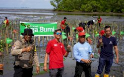 Melalui Program Telkomsel Jaga Bumi, Telkomsel dan AKADS  Tanam 1000 Bibit Mangrove di Pesisir Pantai Pangkajene