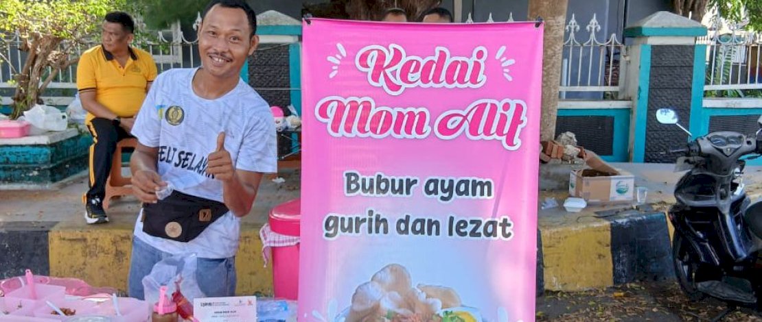 Bripka Harianto, personel Polres Selayar tak gengsi berjualan bubur ayam.