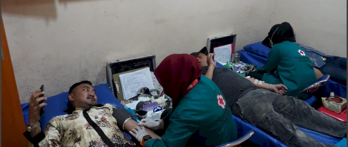 Pemerintah Kecamatan Ujung Pandang bekerja sama dengan PMI dan Puskesmas Makkasau menyelenggarakan kegiatan Donor Darah dan Pemeriksaan Kesehatan Gratis yang berlangsung di Taman Hasanuddin, Jalan Sultan Hasanuddin, Kecamatan Ujung Pandang, Kamis, 6 November 2025.