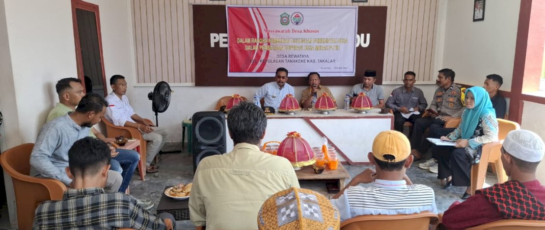 Musyawarah Desa Khusus dalam rangka pembiayaan Koperasi Desa Merah Putih Rewataya, yang digelar di Gedung Serba Guna Desa Rewataya, Jumat, 7 November 2025.
