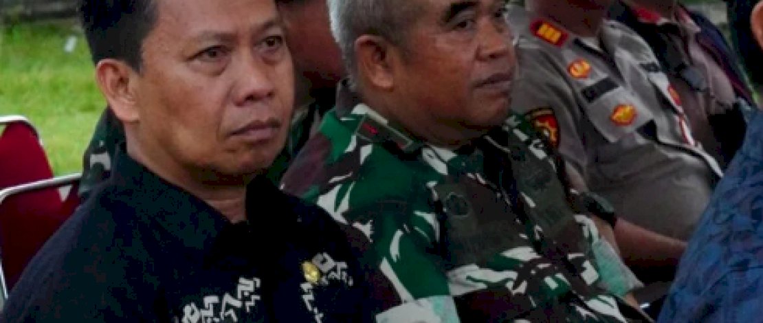 Camat Wajo, Maharuddin, S.Sos., M.M (Kiri)
