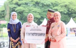 Munafri - Aliyah Berbagi Bantuan Pendidikan hingga Penghargaan di Upacara HUT Kota Makassar ke-418