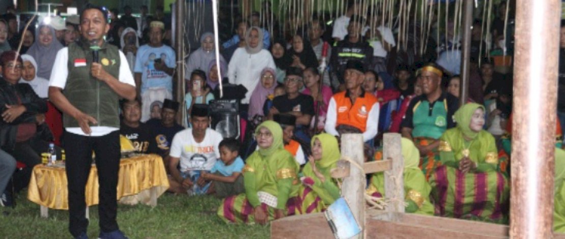 Suasana kebersamaan dan kearifan lokal terasa kuat saat Bupati Sidenreng Rappang (Sidrap), H. Syaharuddin Alrif, menghadiri pesta adat Mappadendang di Saoraja, Kecamatan Kulo, Minggu (9/11/2025) malam