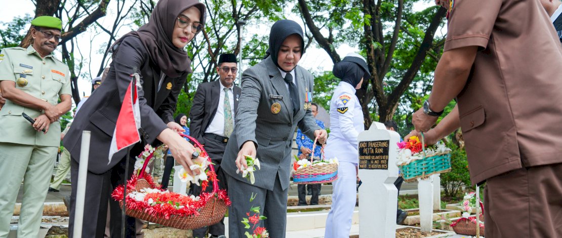 Wakil Gubernur Sulsel, Fatmawati Rusdi, memimpin Upacara dan Ziarah Nasional dalam rangka peringatan Hari Pahlawan ke-80 yang dipusatkan di Taman Makam Pahlawan Panaikang, Makassar, Senin, 10 November 2025.

