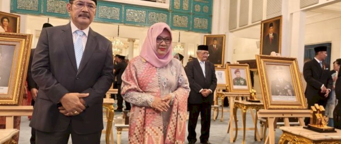 Upacara penyerahan gelar Pahlawan Nasional kepada Soeharto, digelar secara khidmat di Istana Merdeka, Jakarta, pada Senin, 10 November 2025.