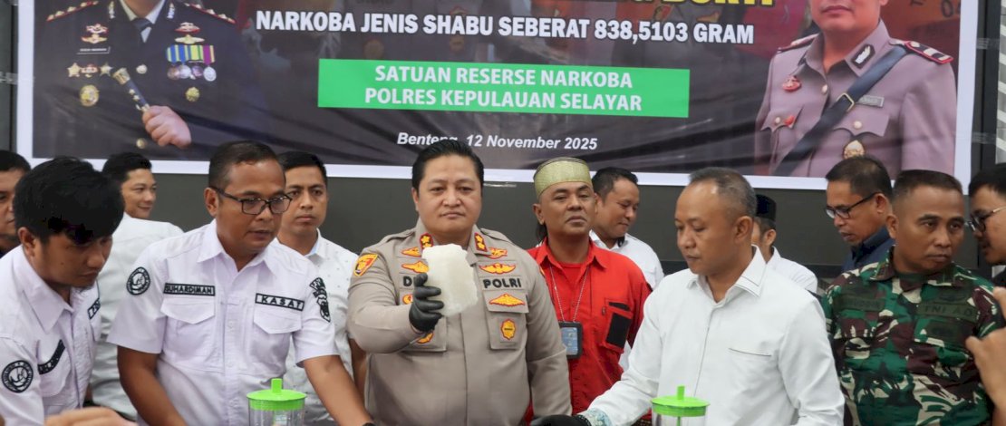 Polres Kepulauan Selayar memusnahkan narkotika jenis sabu seberat 838,5103 gram, yang ditaksir senilai Rp1,2 miliar, di Aula Endra Dharma Laksana Mapolres Kepulauan Selayar, Rabu, 12 November 2025.
